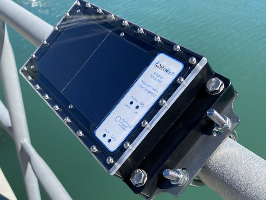 Moana Deck Unit mounted on a rail